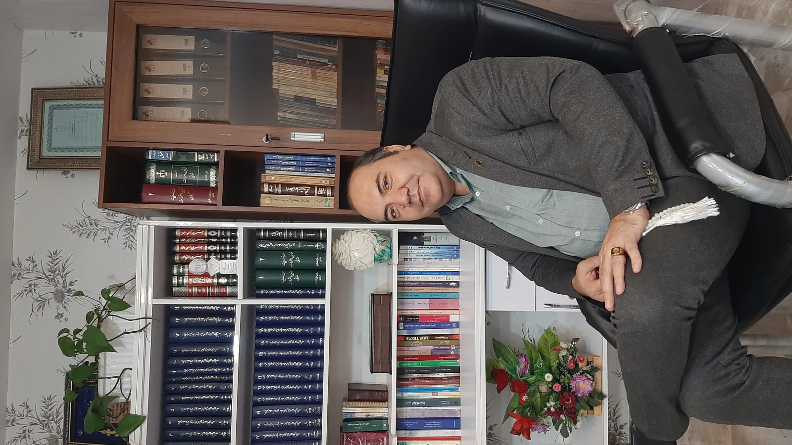 تصویر دفتر سید علی حسینی