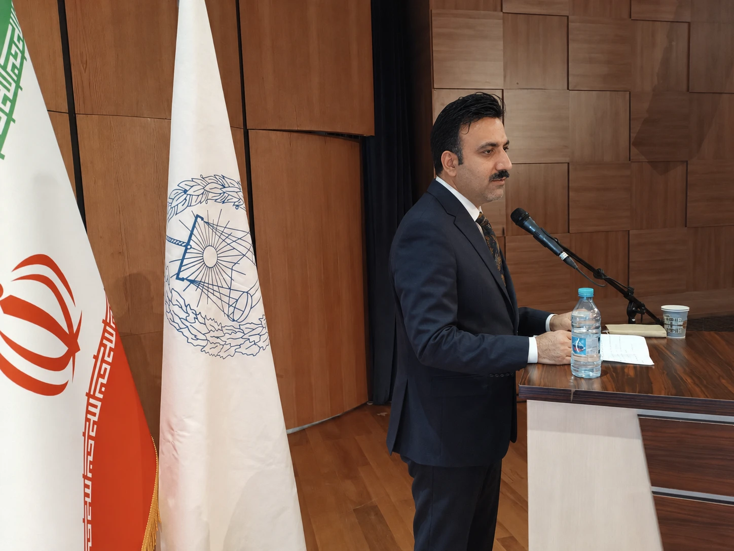 تصویر دفتر سید مصطفی میراحمدی